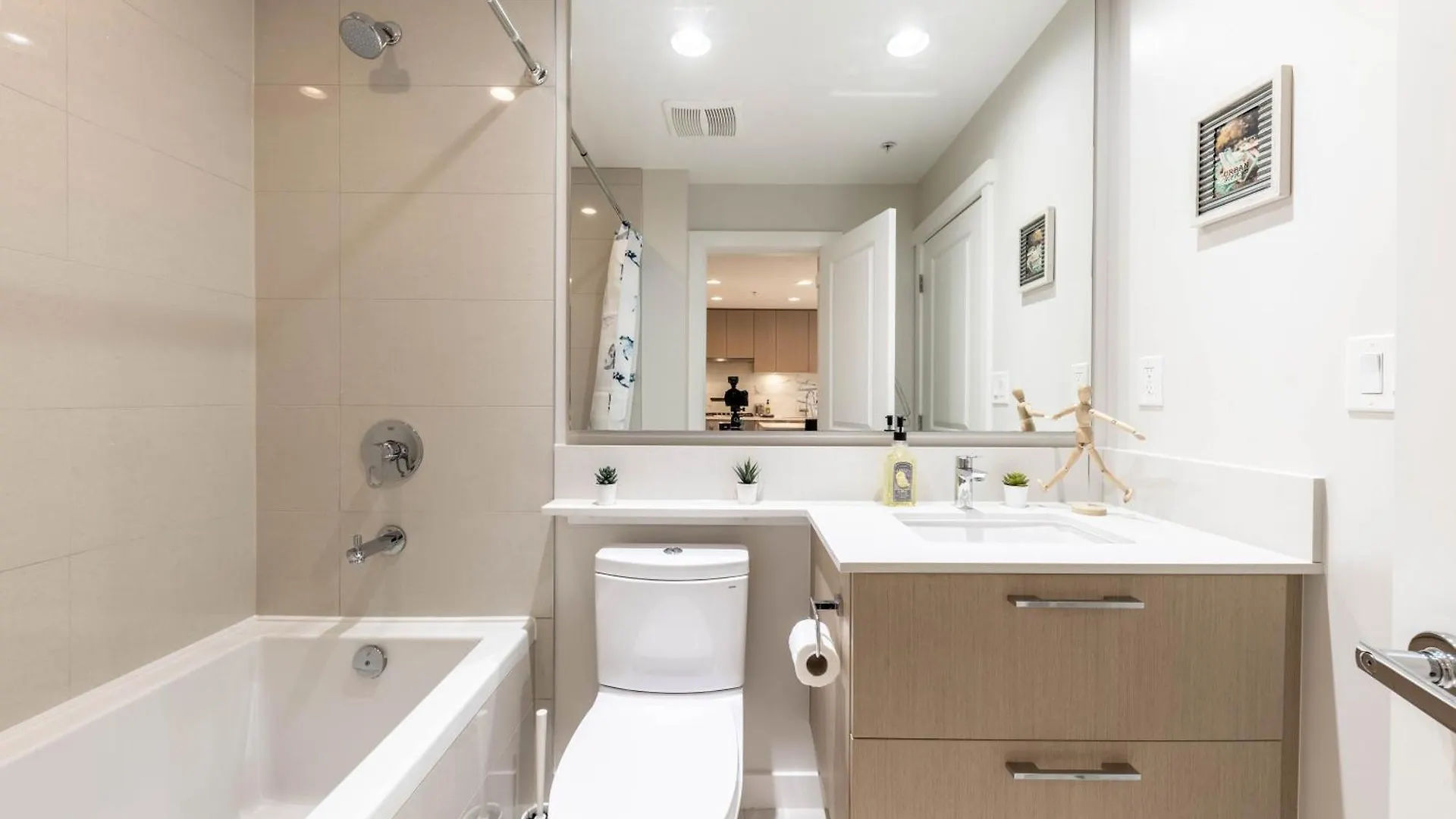 Ubc Pacific Spirit Modern Style Home Vancouver Apartment