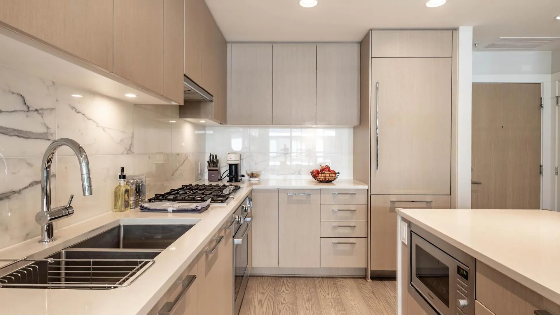 Ubc Pacific Spirit Modern Style Home Vancouver Apartment