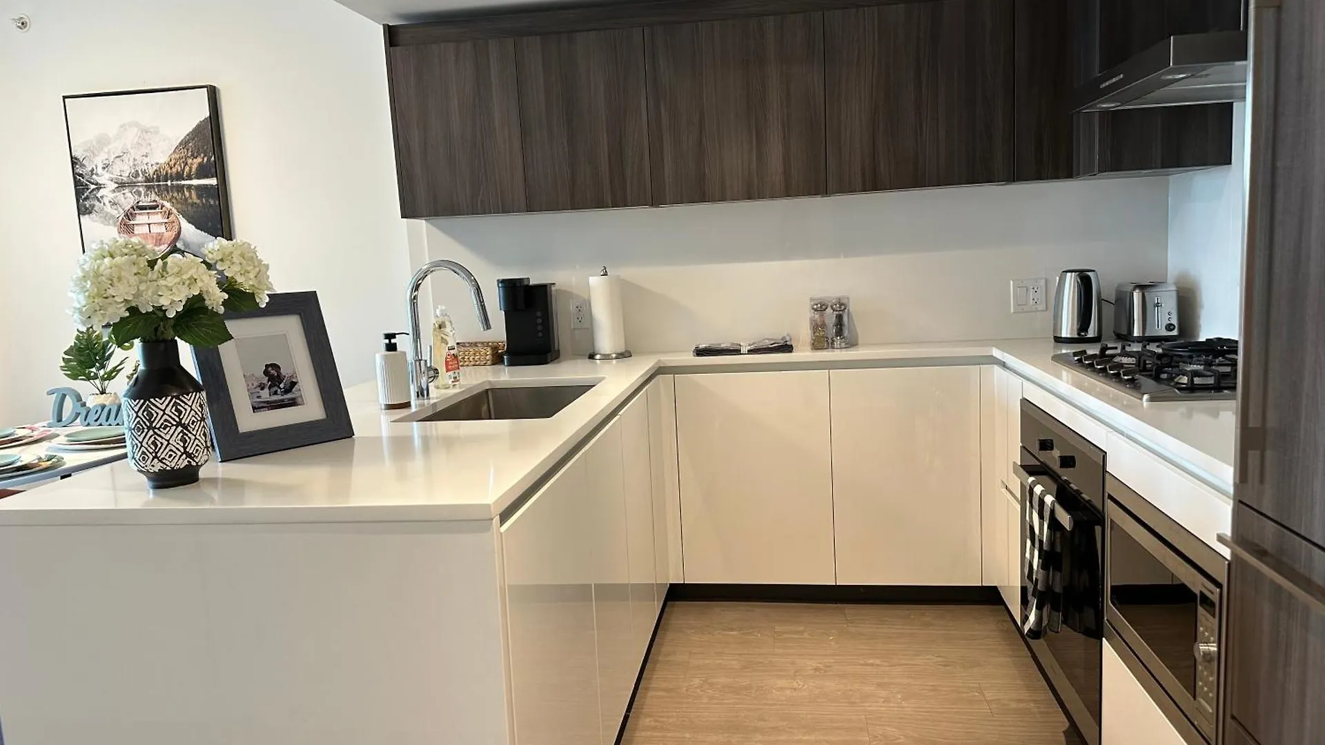 Ubc Pacific Spirit Modern Style Home Vancouver Apartment