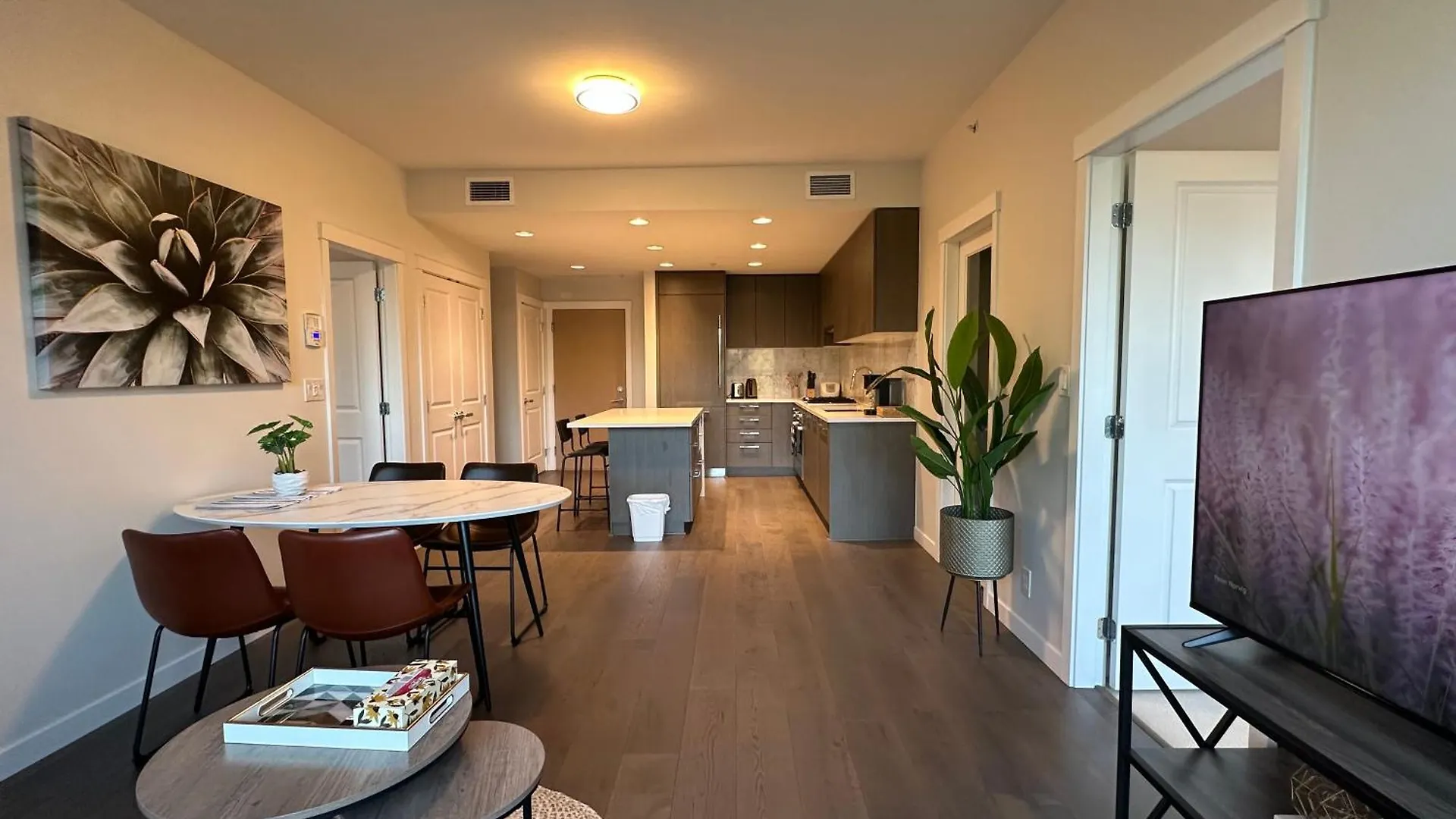 Ubc Pacific Spirit Modern Style Home Vancouver Apartment